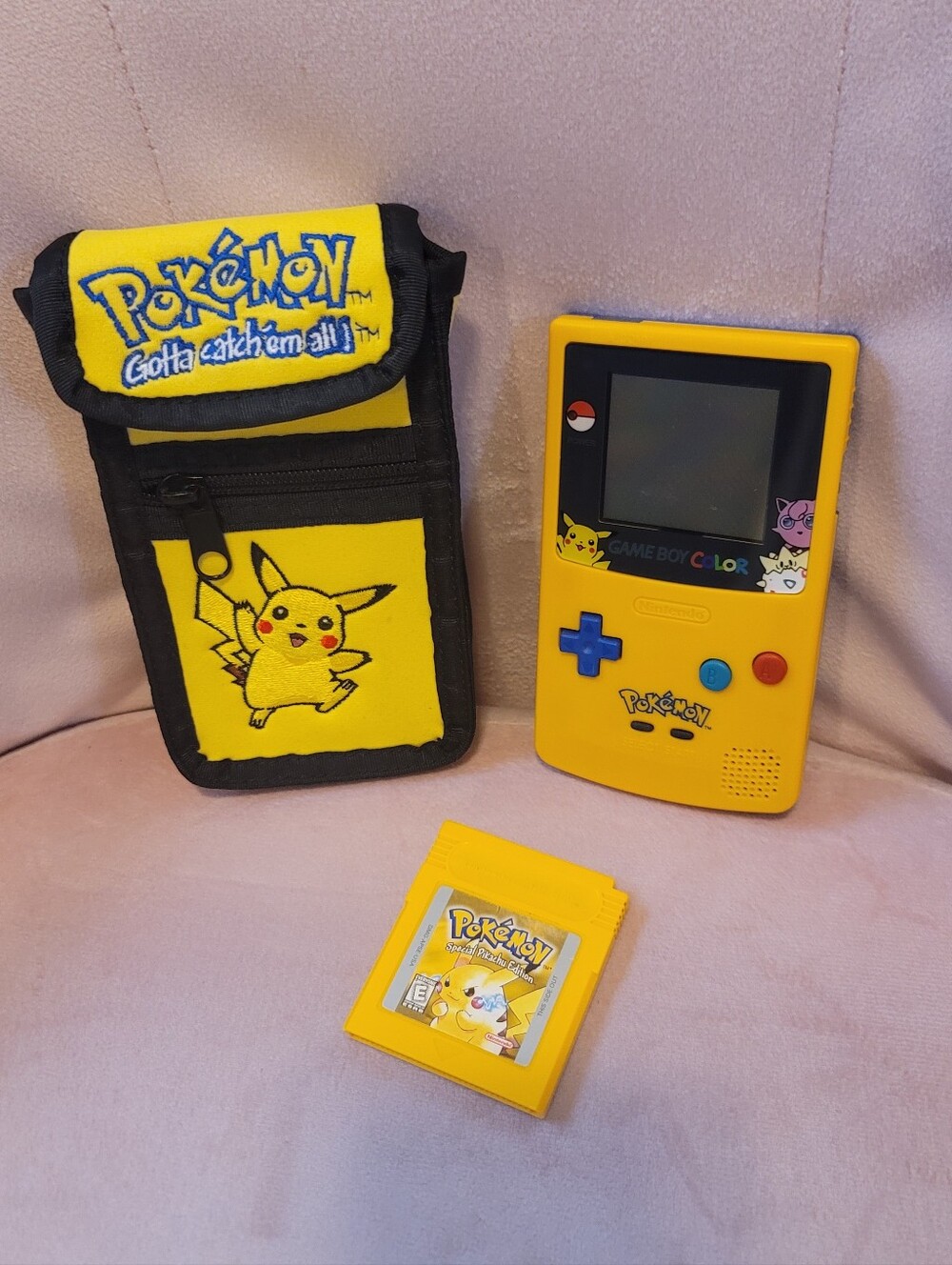 Gameboy Color Pikachu Special Edition Set
